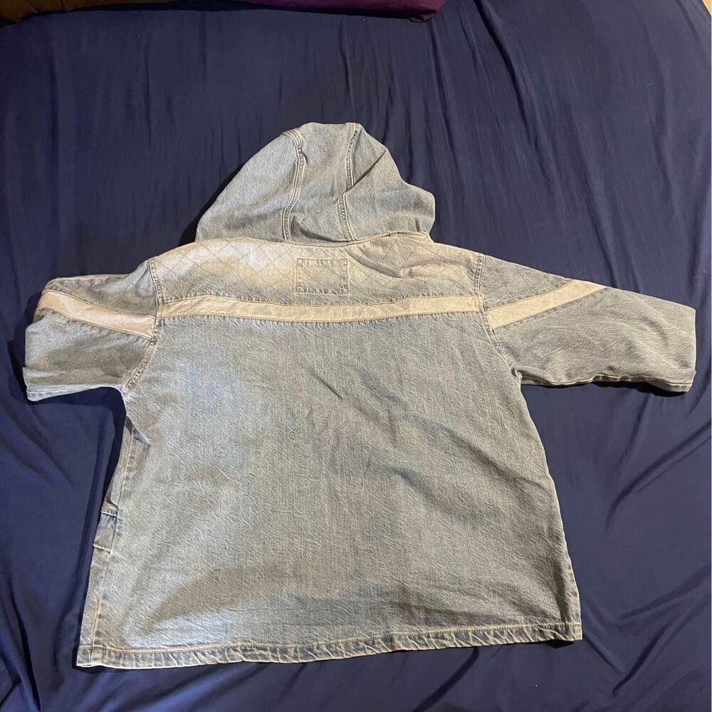 M - American Eagle Jean Jacket - Picture 2 of 4